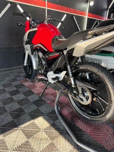 Titan 160