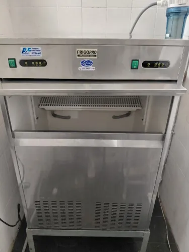 Maquina de gelo