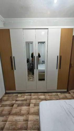 Guarda Roupa semi-novo 6 portas