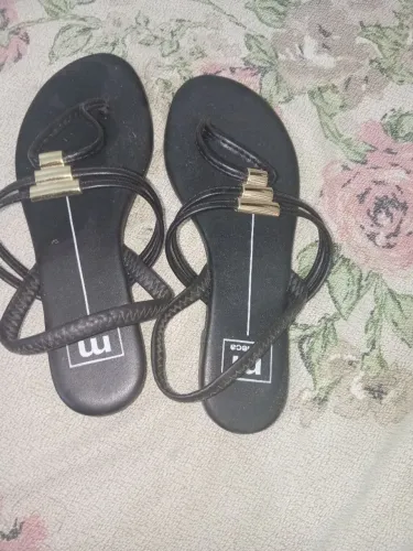 Vendo sandália Moleca número 33/34 não faço entrega retirada próximo ao mercadinho do eds