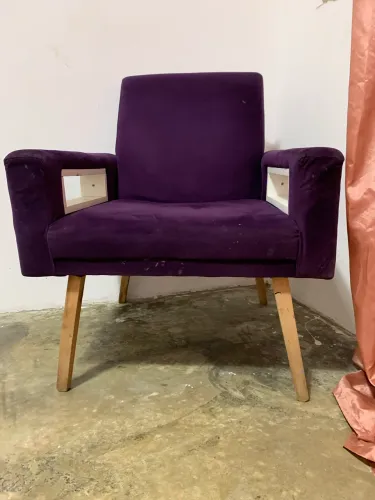 Poltrona roxa para vender