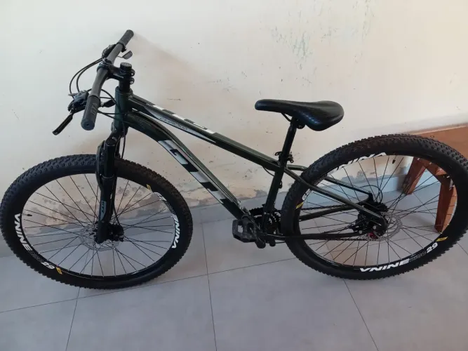Vende-se uma bicicleta