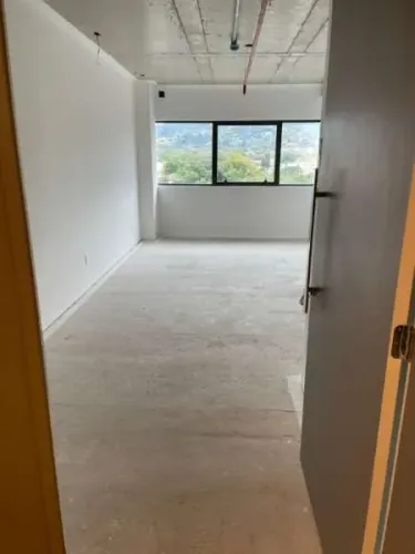 Salas/Conjuntos em Teresópolis com 34 m² .