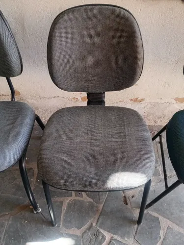 Cadeiras estofadas fixas