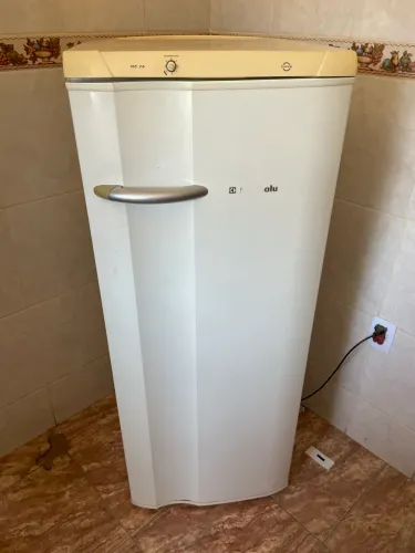 Geladeira Eletrolux (entrego)