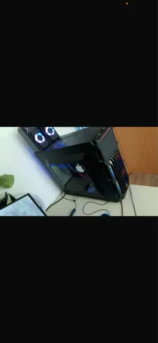 Gabinete gamer grande mais caixa de som com RGB