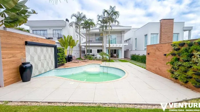 Casa com 3 suítes para alugar, 262 m² por R$ 13.000/mês - Itoupava Central - Blumenau/SC