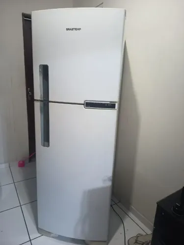 Vendo refrigerador Brastemp em ótimas condições de uso, funcionando perfeitamente.