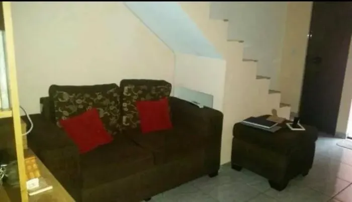 ? OPORTUNIDADE! LINDA CASA DUPLEX À VENDA NO CENTRO DE NILÓPOLIS!