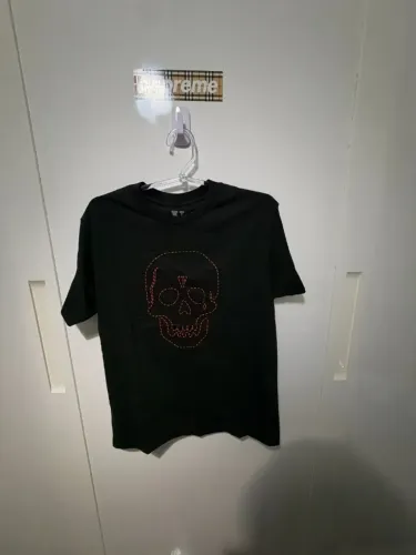 Camiseta Vlone Caveira Vermelha - Tamanho M - Nova