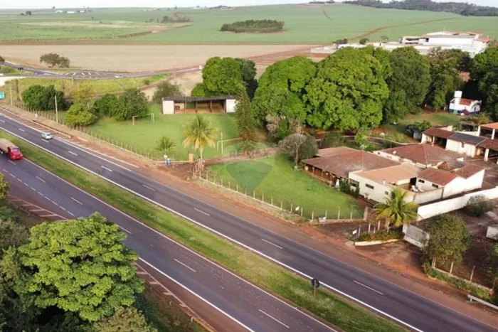 Oportunidade Terreno à Venda  20.633 m²  Frente para Rodovia Carlos Tonani (SP-333)  Sertã