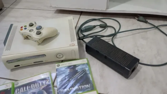 XBOX 360 Arcade + 60 Jogos