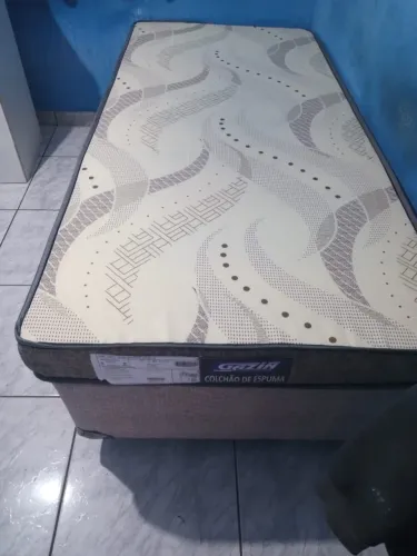 Vendo duas camas de solteiro Box