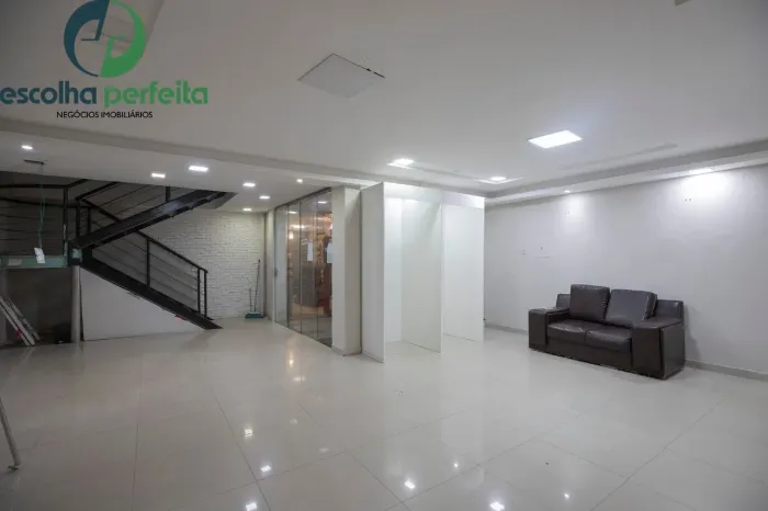 Sala Comercial no Itapuã Shopping - 110m² com Mezanino - Alta Visibilidade
