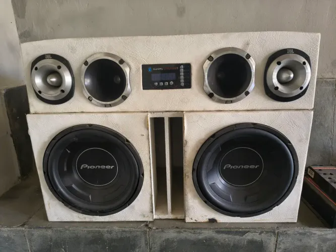 Vendo som automotivo em ótimo estado e funcionando perfeitamente!