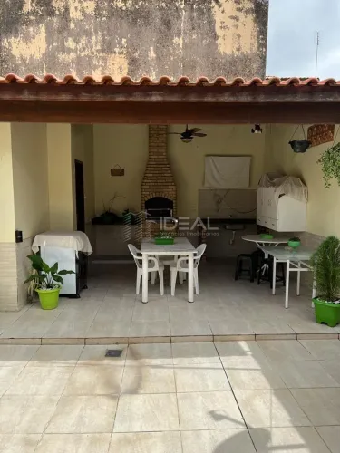 Casa Duplex com Câmeras de Monitoramento e Energia Solar