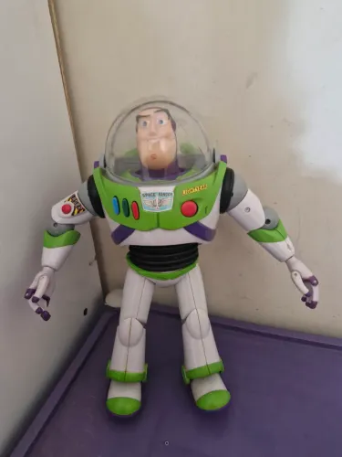 Boneco Buzz lightyear