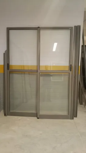 Porta Balcão cinza 02 Folhas 1,52 x 2,15