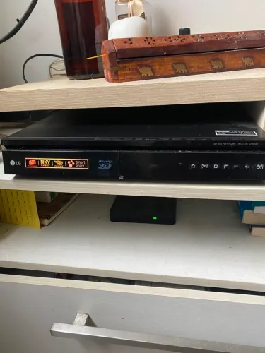 Home Theater LG  6 caixas  Fios e tudo mais  É maravilhoso  1 ano de uso  