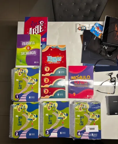 Vendo coleção de livros pré - vestibular 