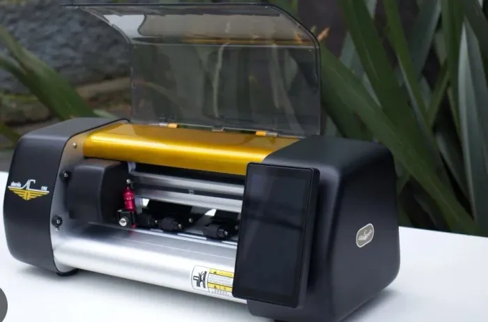 Máquina de cortar películas de celular