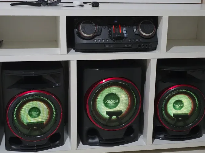 Mini System LG 2900W XBOOM usado,nunca foi aberto todas as funções funcionando perfeito.