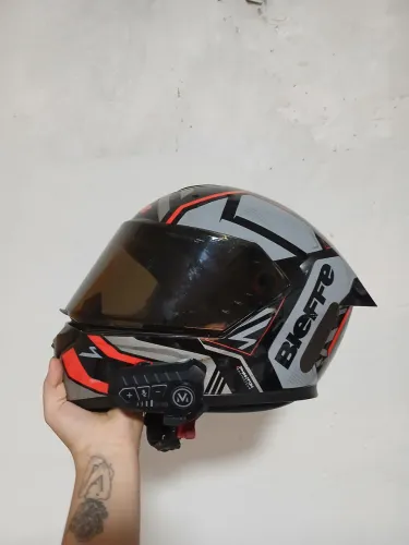 Capacete BIEFFE com Fone ja instalado. 