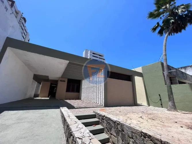 Venda de Casas / Padrão na cidade de Fortaleza