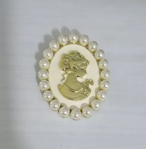 Broche de Pérolas Camafeu Dourado (novo)