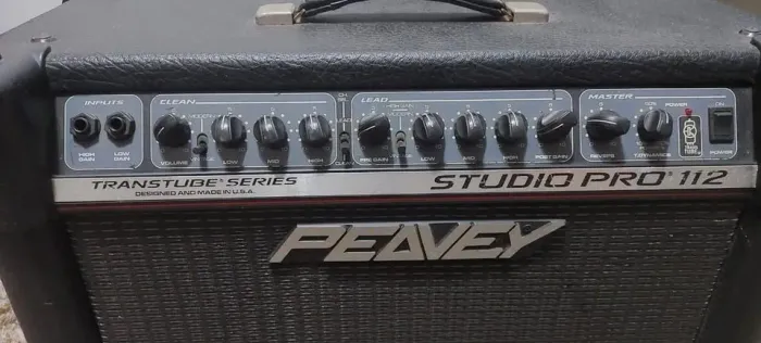 Amplificador Peavey Studio Pro 112 (americano)