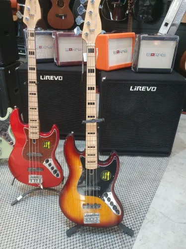 Baixo SIRE 4 Cordas V7 Vintage Swamp Ash NT
