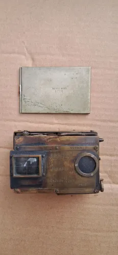 Camera antiga do ano de 1905