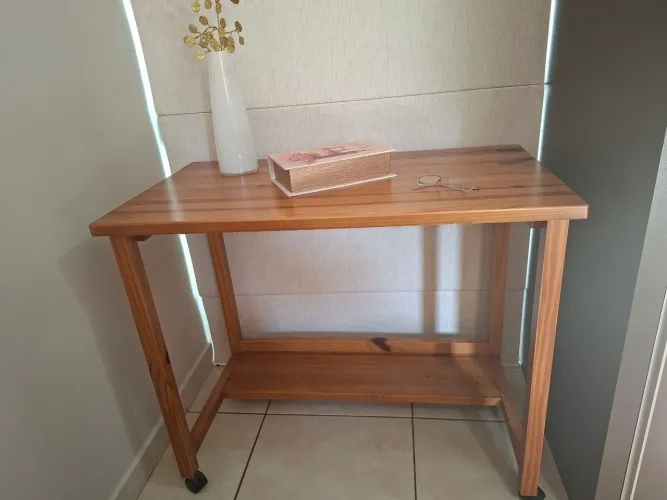 Mesa escrivaninha usada em excelente estado