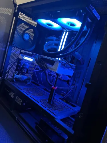 PC Gamer AM5 Ryzen 7 7700 | RX 9060 XT 16GB