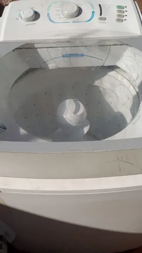 máquina de lavar roupas silenciosa funcionando perfeitamente
