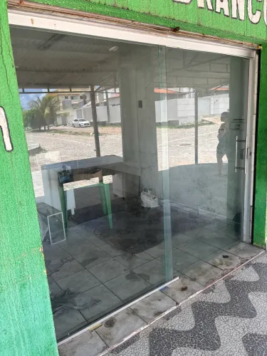 Alugo / Precisando de reforma