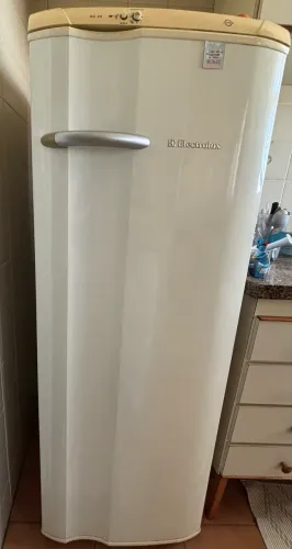 Geladeira Electrolux RE 29 super 
