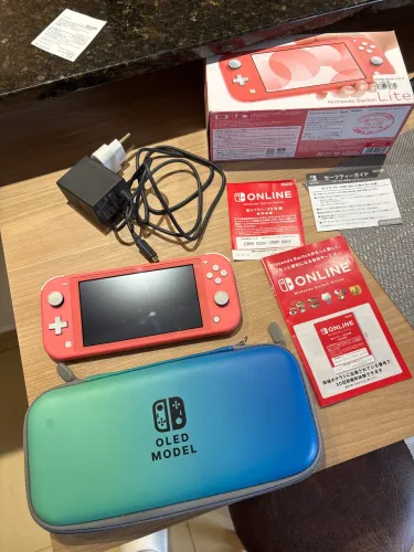 Nintendo Switch Lite Coral pouco usado