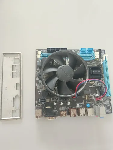 Placa mãe com processador i3 de terceira geração (leia anúncio)
