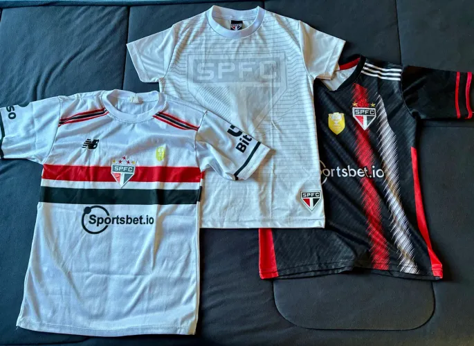Lote com 3 Camisetas Infantis do São Paulo FC - Tam. 10/12 anos