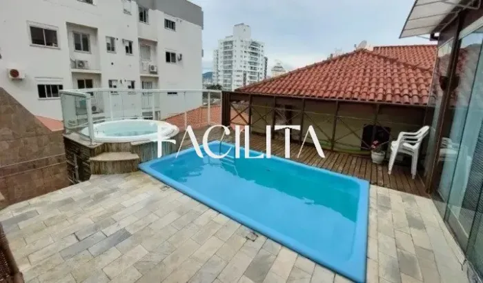 Casa com 5 quartos no bairro Barreiros, São José.