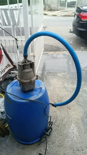Bomba d'água em ótimo estado de conservação....