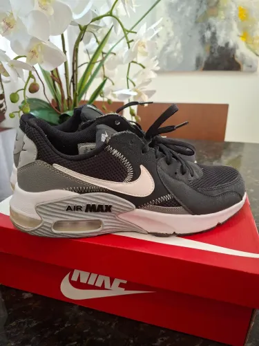 Tênis Nike Air Max Original N. 42 - Comprado na loja oficial da Nike.