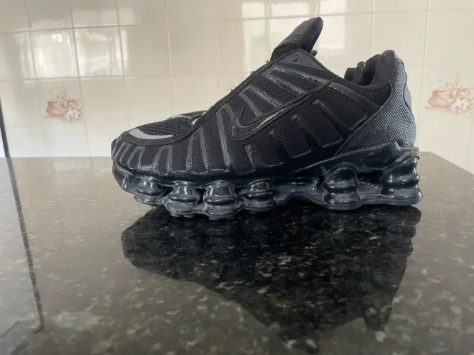 Vendo Nike shox tl. Só foi usado uma vez