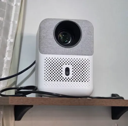 Projetor Smart BYINTEK Love U4 - Full HD 1080p Nativo, Android, Wi-Fi