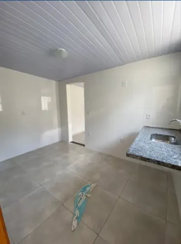 JL-03 Casa a Venda em Itapuã