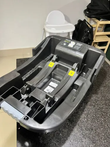 Bebê conforto + base pra carro