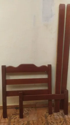 Cama de Solteiro em madeira maciça