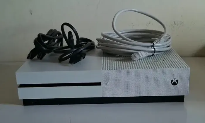 (Oportunidade) Xbox One S 500Gb - Todo Revisado