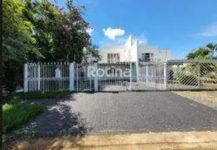 Casa para alugar, 3 quartos, Morada da Colina - Uberlândia/MG - Rotina Imobiliária